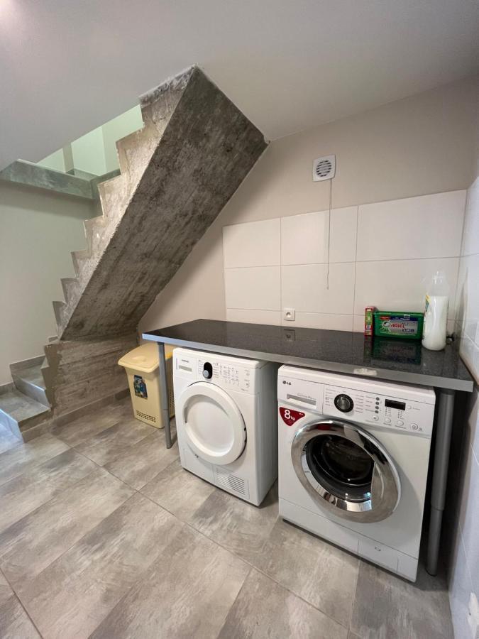 Maison Spacieuse Avec Grand Jardin Et Parking A 20 Min De Lyon Simandres