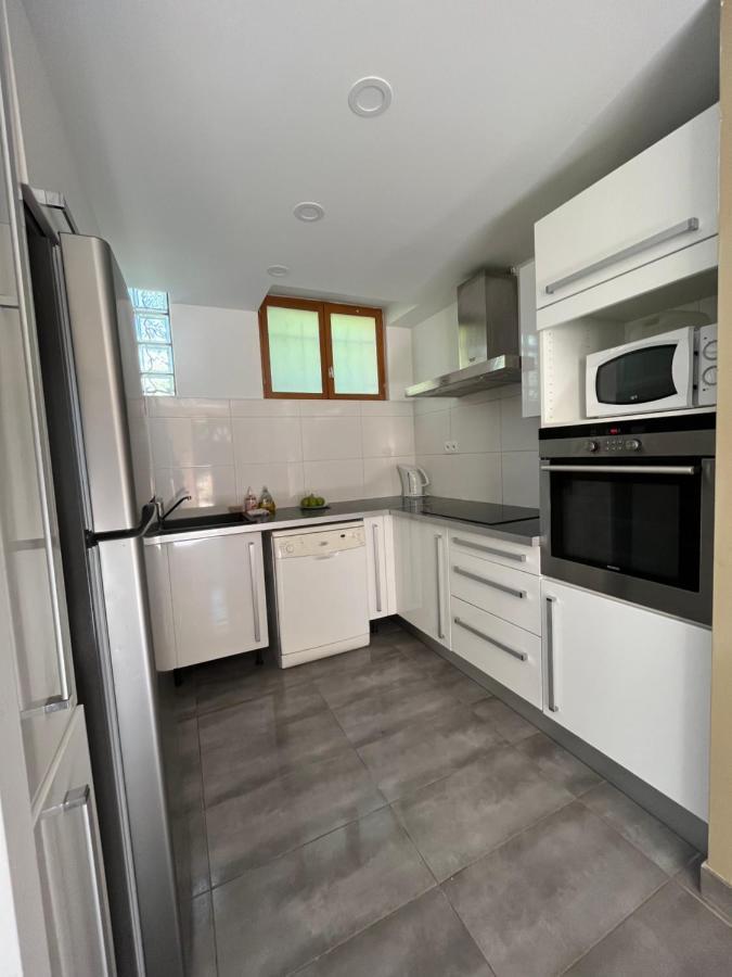 Maison Spacieuse Avec Grand Jardin Et Parking A 20 Min De Lyon