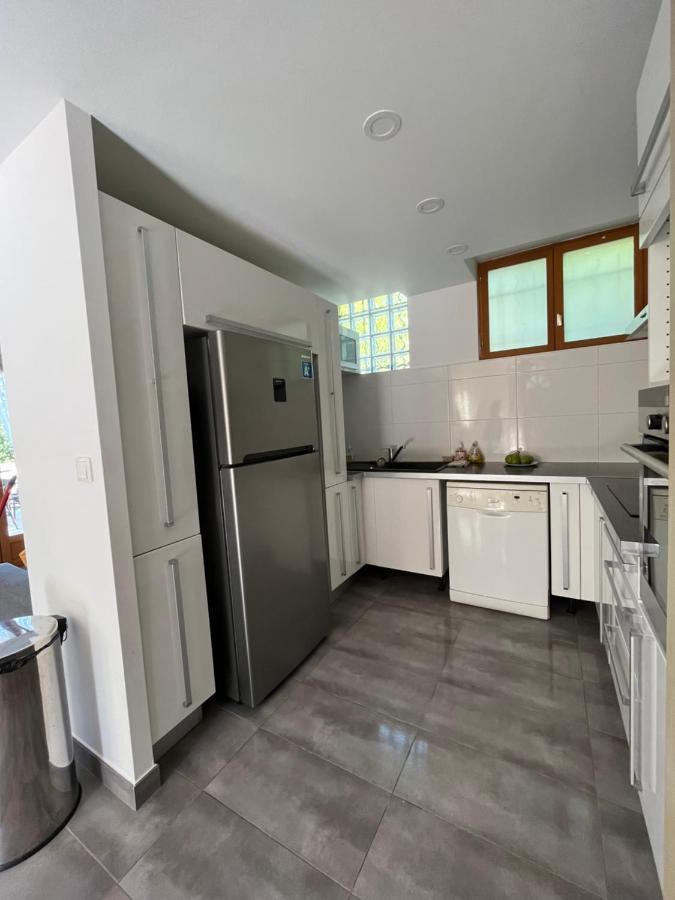 Maison Spacieuse Avec Grand Jardin Et Parking A 20 Min De Lyon