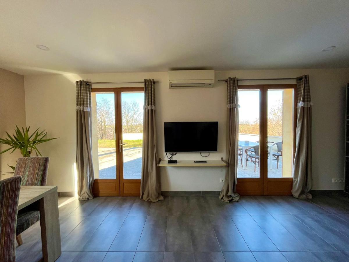 Ferienhaus Maison Spacieuse Avec Grand Jardin Et Parking A 20 Min De Lyon