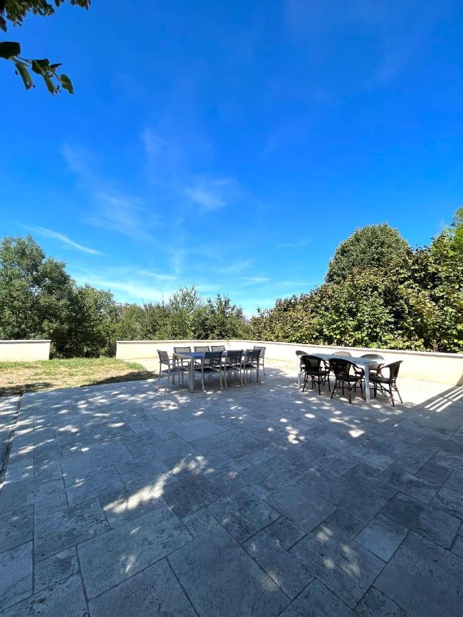 Maison Spacieuse Avec Grand Jardin Et Parking A 20 Min De Lyon Vakantiehuis *