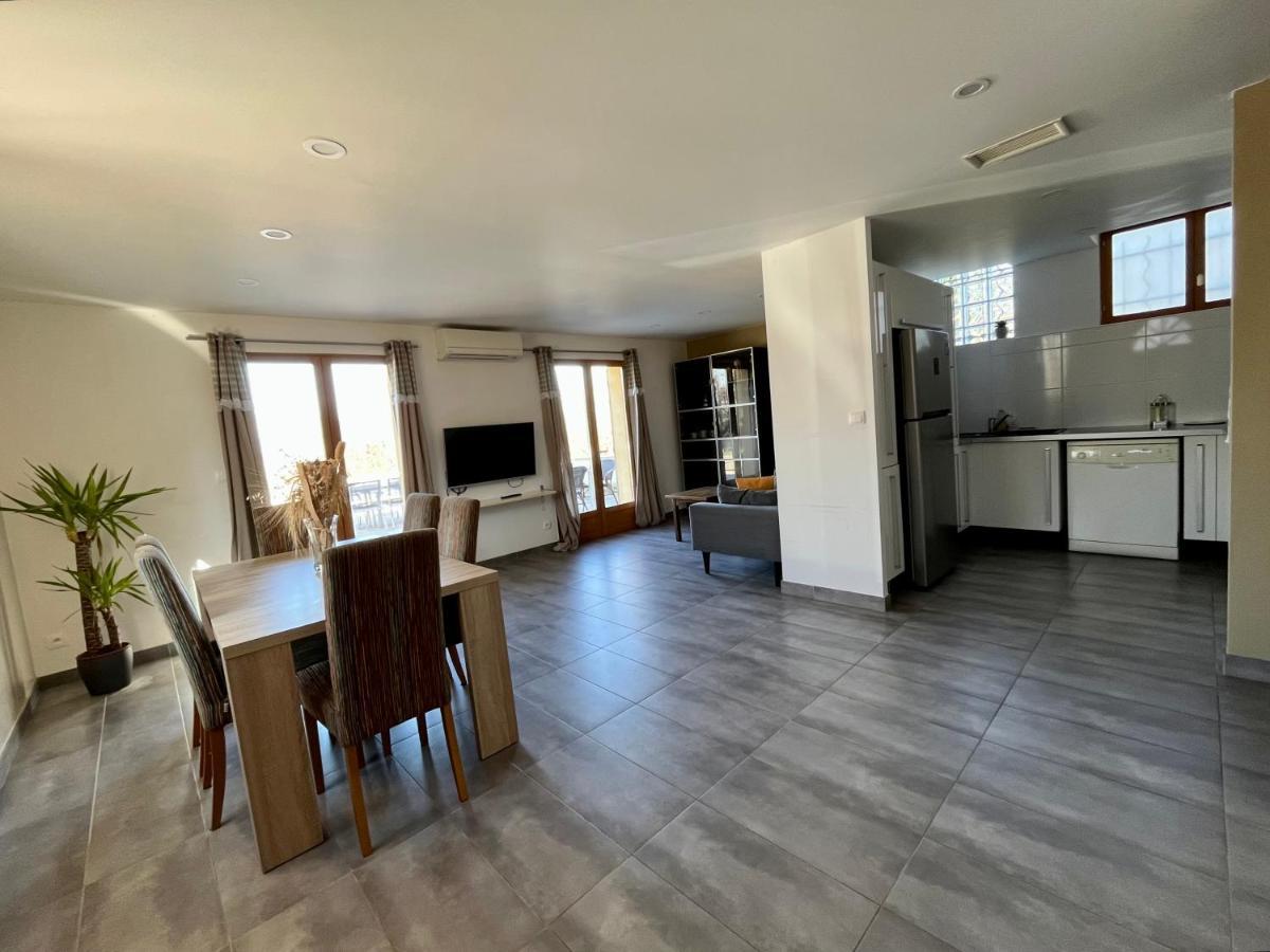 Maison Spacieuse Avec Grand Jardin Et Parking A 20 Min De Lyon *